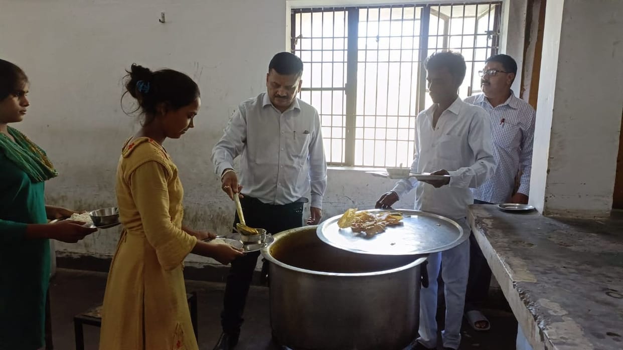 DM Bahraich did inspection in rajkiya ashram paddhati vidyalaya in Bahraich.