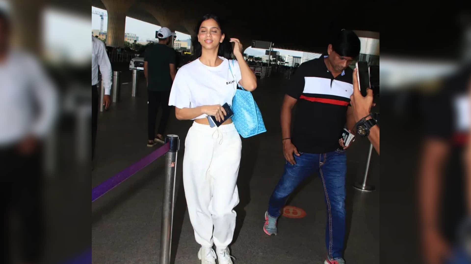 Suhana Khan Gauri Khan Airport Look goes viral on internet see video here