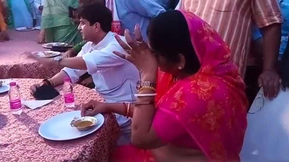 Gwalior: What did Jyotiraditya Scindia say that the tears of Imarti Devi came out