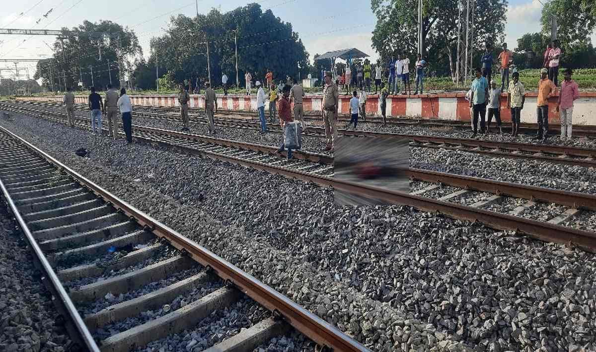Painful end of love in varanasi Lover and girlfriend commit suicide cut by train