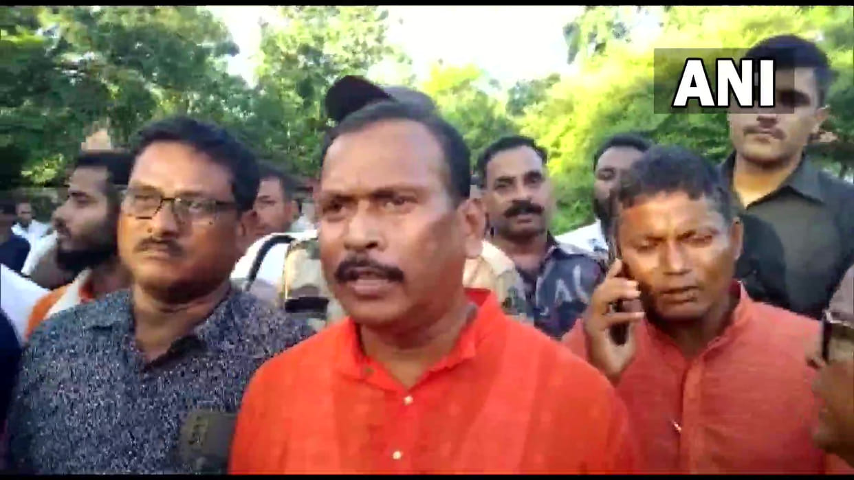 West Bengal Several country-made bombs blasted during BJP protest in Sitalkuchi Cooch Behar 2 workers injured