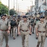सहारनपुर में पैदल मार्च करते पुलिस अधिकारी।