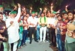 शहर में कैंडल मार्च निकालते भाकियू (स्वराज) के पदाधिकारी व कार्यकर्ता।