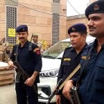 ज्ञानवापी परिसर के बाहर तैनात कमांडो