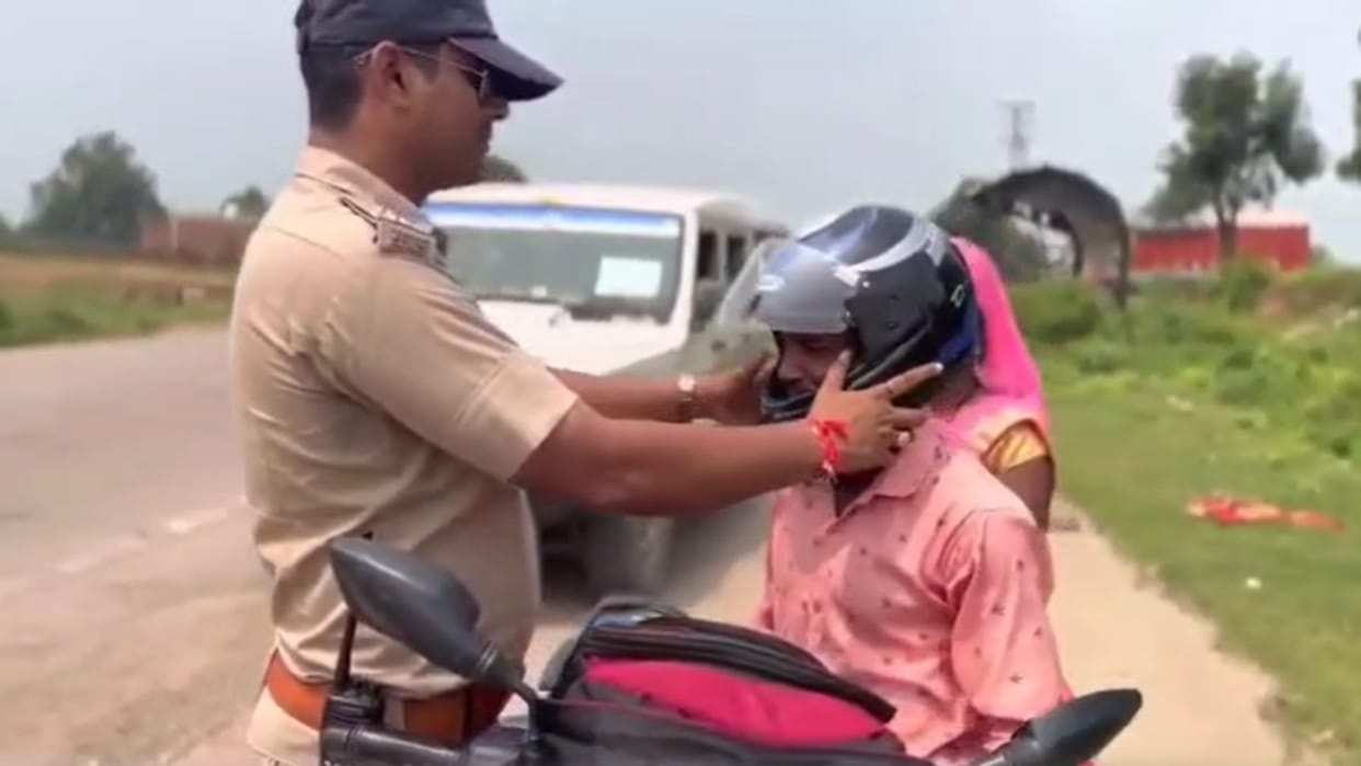 Police's new mantra in Sidhi- 'You have seen your face, next time without helmet, you will be fined five times