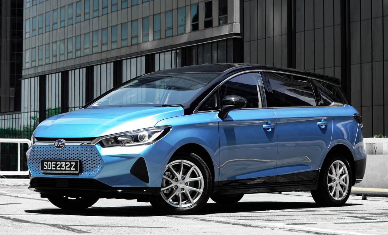 BYD India delivers more than 450 BYD e6 Electric MPV across India Know Price Features Range News in Hindi