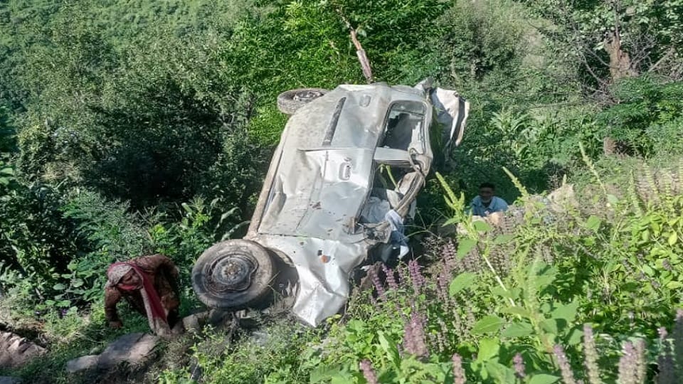 doda accident two killed as car falls into deep gorge