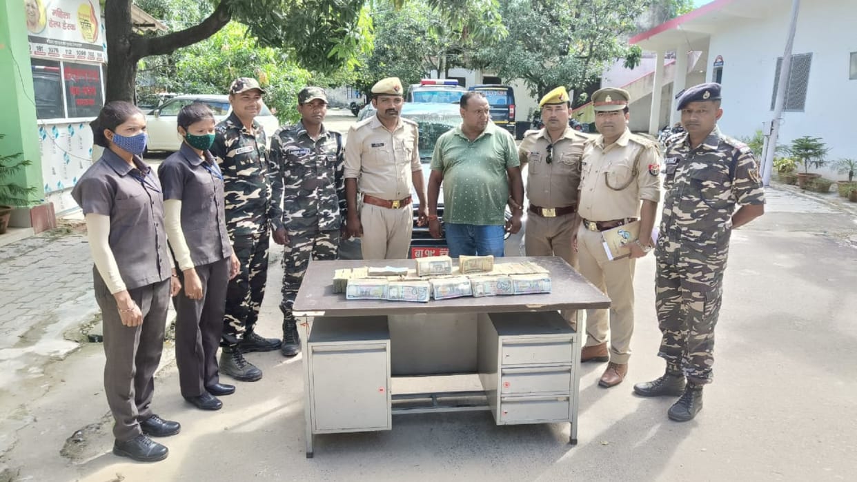 Maharajganj Nepalese citizen arrested with 72 lakh Nepali currency