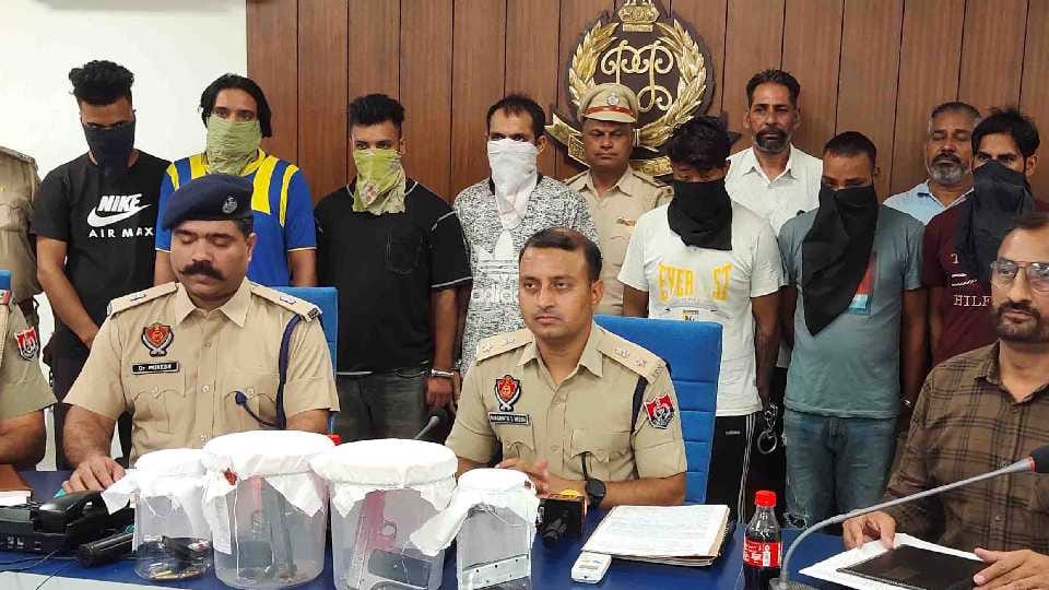 CIA staff arrested seven people with weapons in Nawanshahr