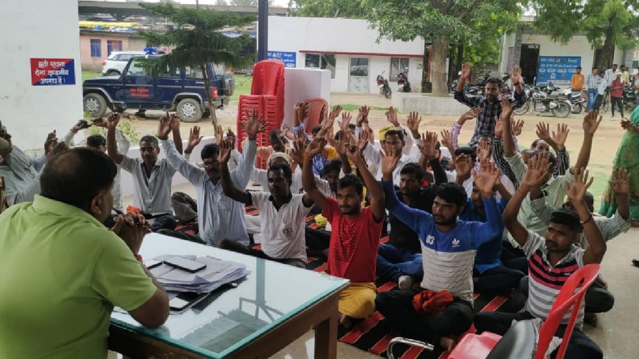 history-sheeters reached Chiluatal police station swore in front of police station