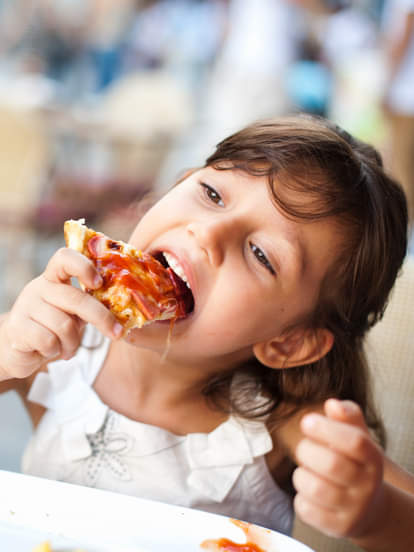 गुड़ की चाय पीने के हैं बेहद फायदे