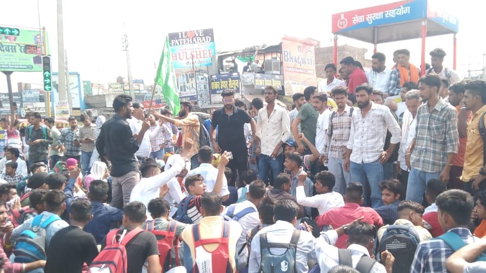 People blocked road with farmers union in Fatehabad to protest against New bus stand built outside city
