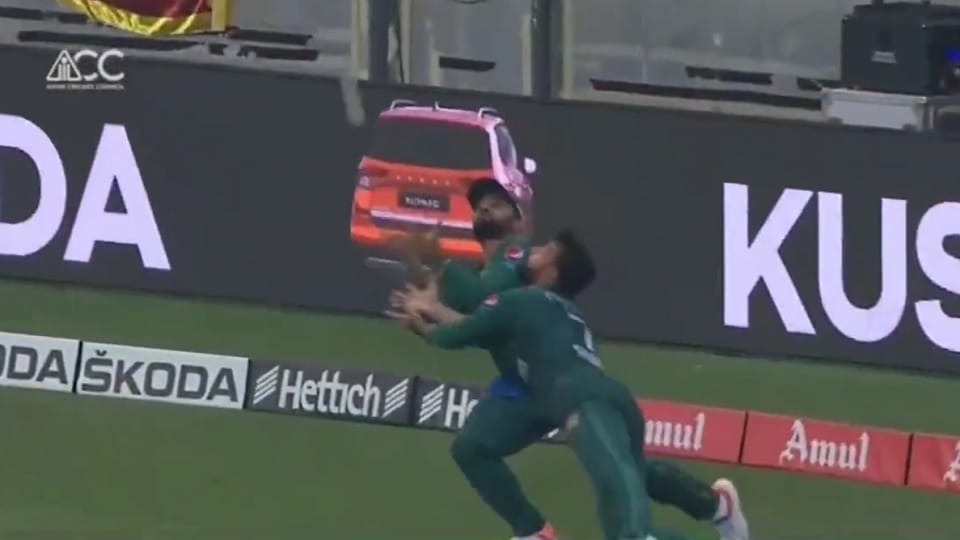 When Pakistani players collided with each other while taking a catch Delhi Police said this by sharing a meme