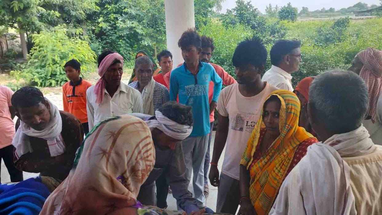 Kannauj News: Youth died after being hit by high tension line