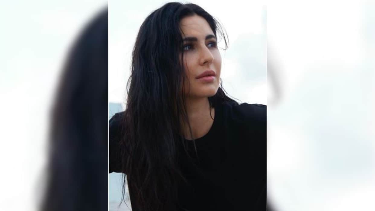 katrina kaif show her monday mood by latest beautiful pictures fans pressed her natural beauty