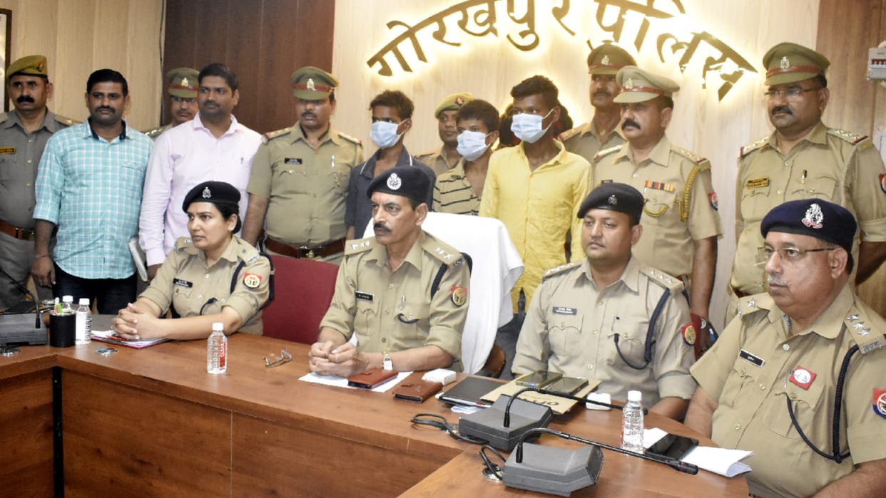 Garbage pickers did gang Molested at Gorakhpur station