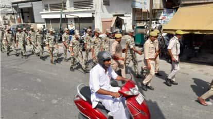 मेरठ मे पुलिस फोर्स