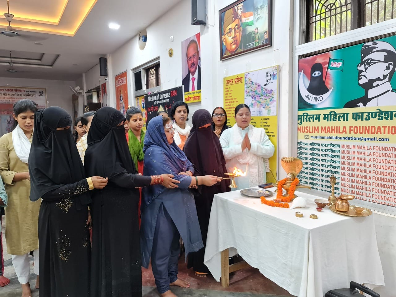 Gyanvapi case verdict Muslim women celebrated in Varanasi performed aarti of lord shiv