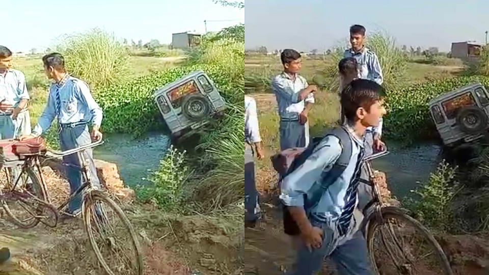 School van overturned in a ditch uncontrollably in mathura