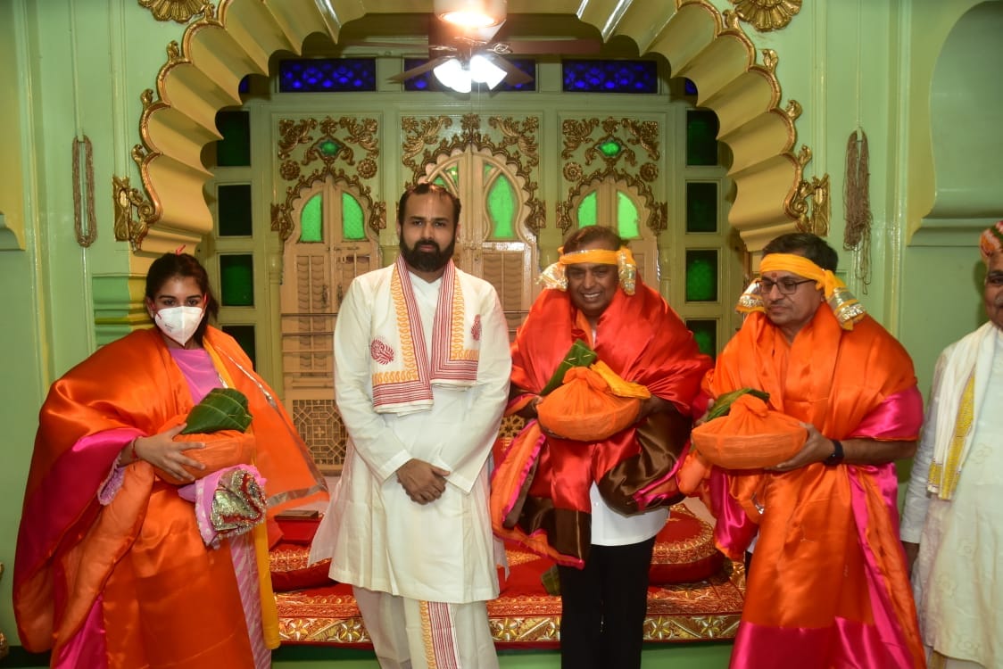 Industrialist Mukesh Ambani reached Udaipur Will do Bhog Aarti in Shrinathji temple