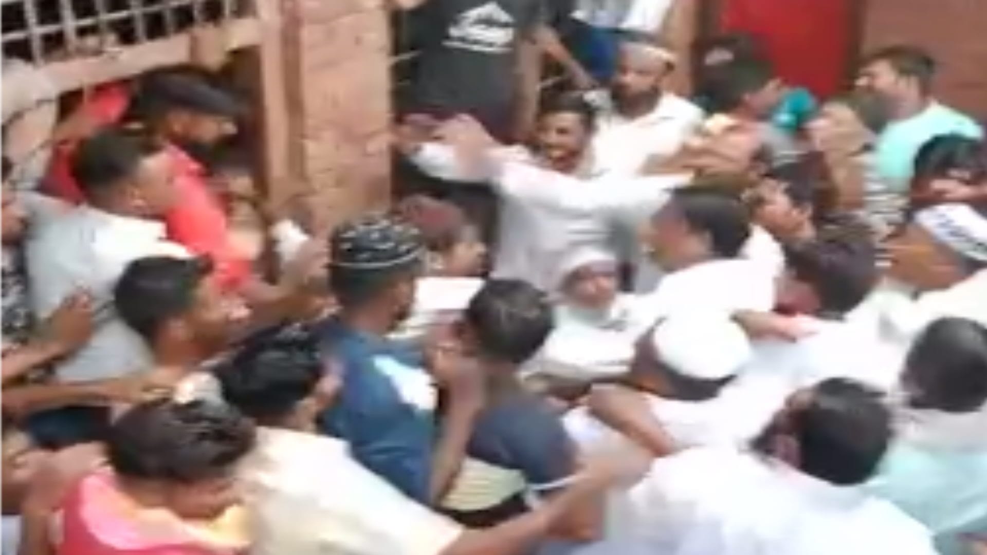 A youth came to marry another but case opened and apologize in Panchayat by groom in Muzaffarnagar