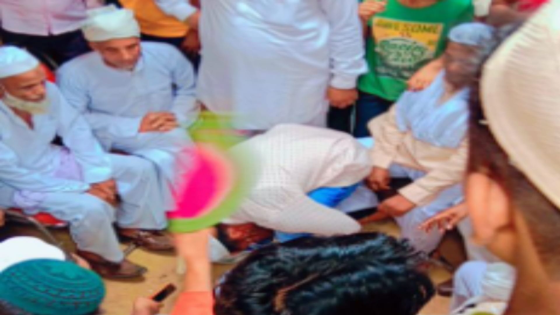 A youth came to marry another but case opened and apologize in Panchayat by groom in Muzaffarnagar