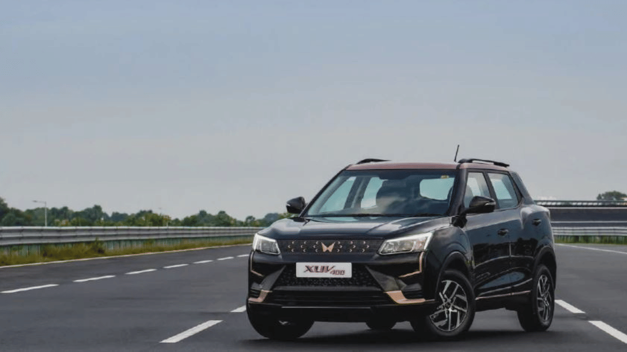 Tata Nexon EV or Mahindra XUV 400 full overview mileage features speed charging km range