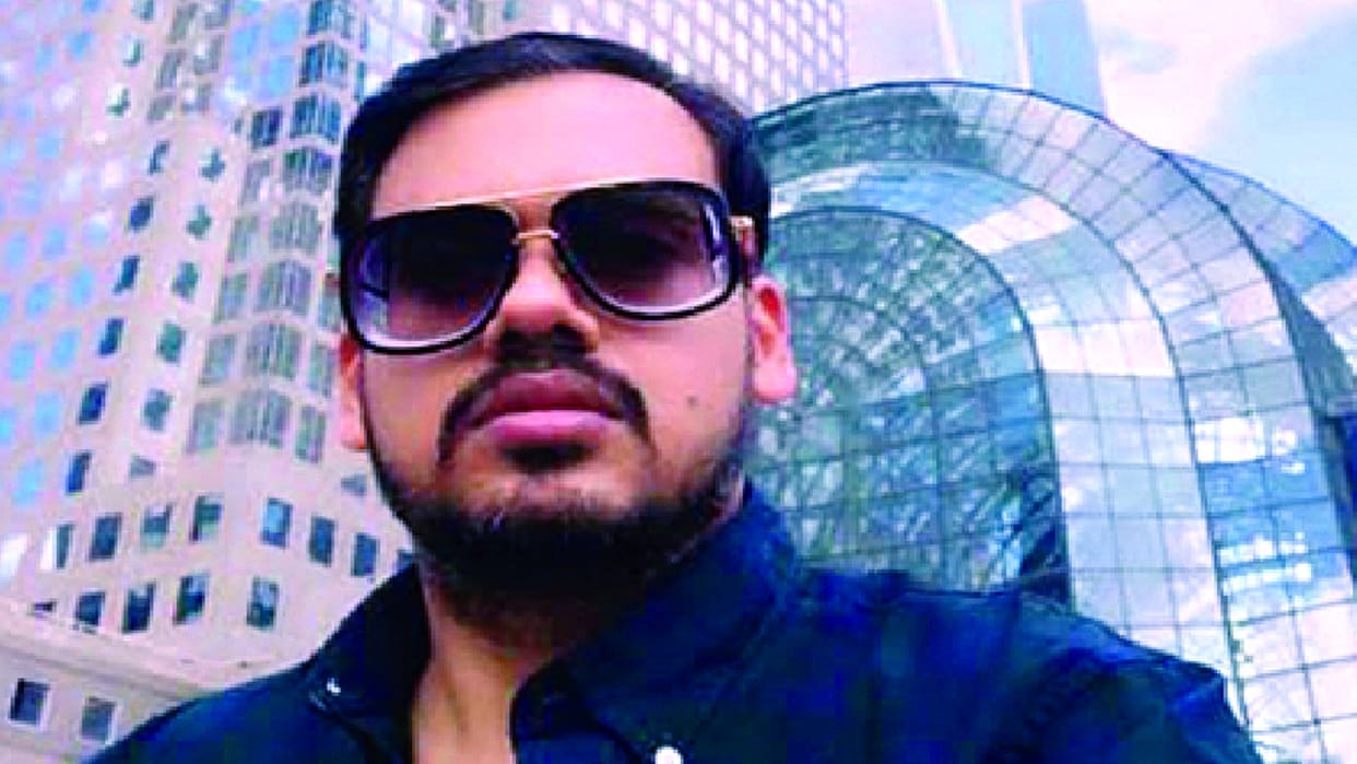 arrested for taking loan of Rs 1.62 crore by making fake signature of IAS Abhay Singh