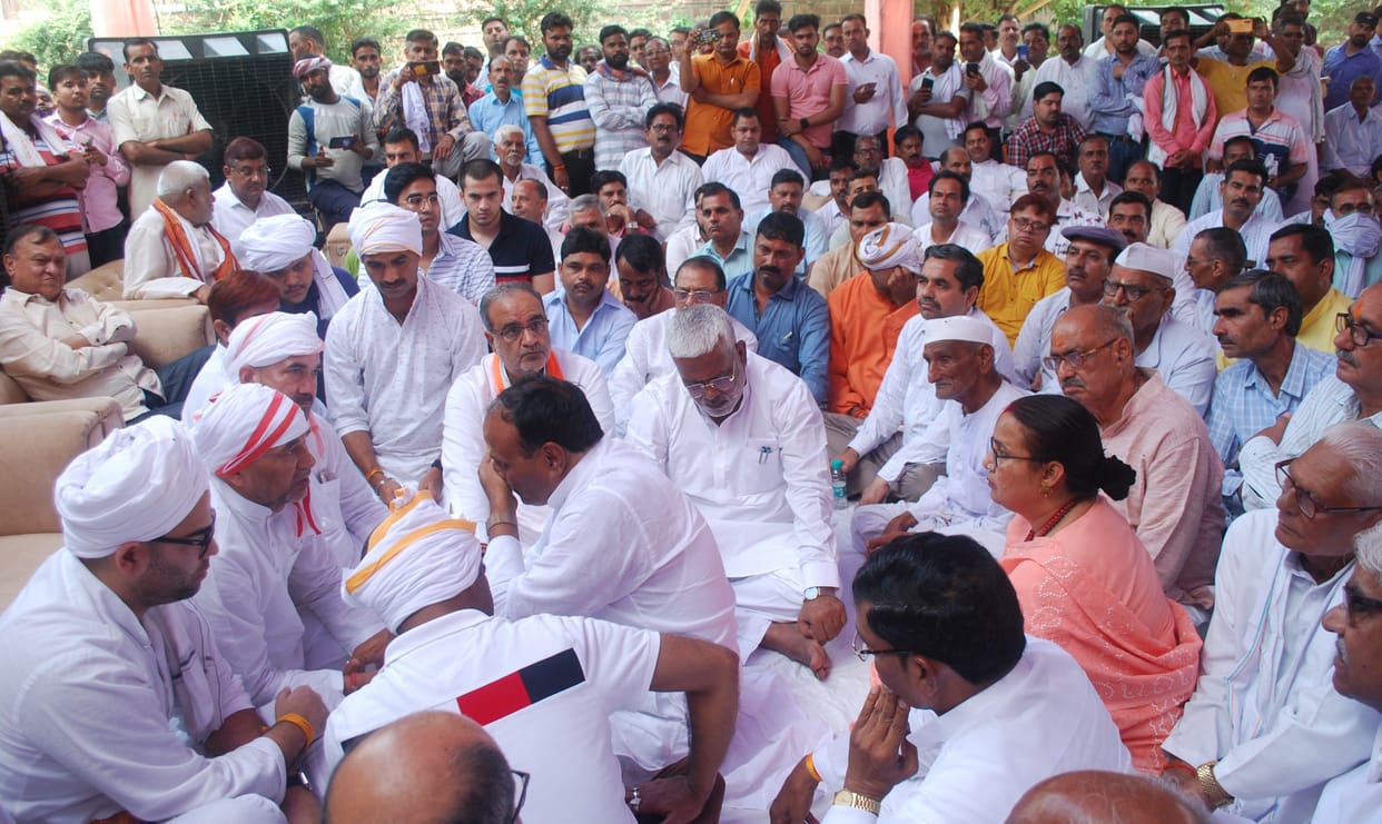 Many politicians including Deputy Chief Minister, State President paid tribute to Ramveer