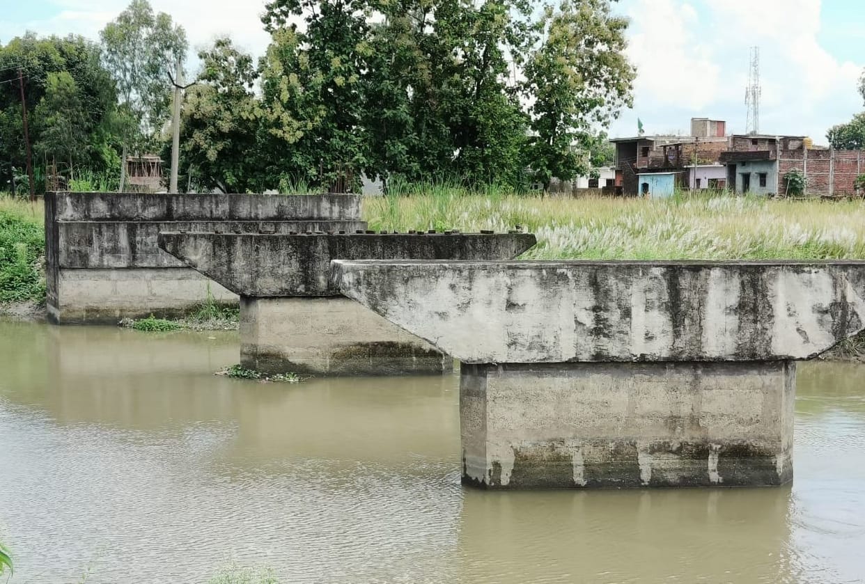 The story of an incomplete bridge: For 13 years, three pillars are waiting for the roof