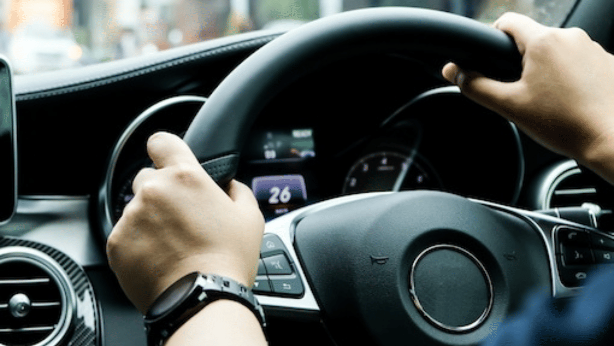 Five points to avoid road accident while driving car or bike always keep these things in mind