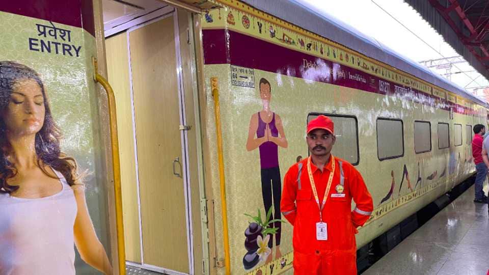 IRCTC will run two tourist trains for Mata Vaishno Devi in Navratri