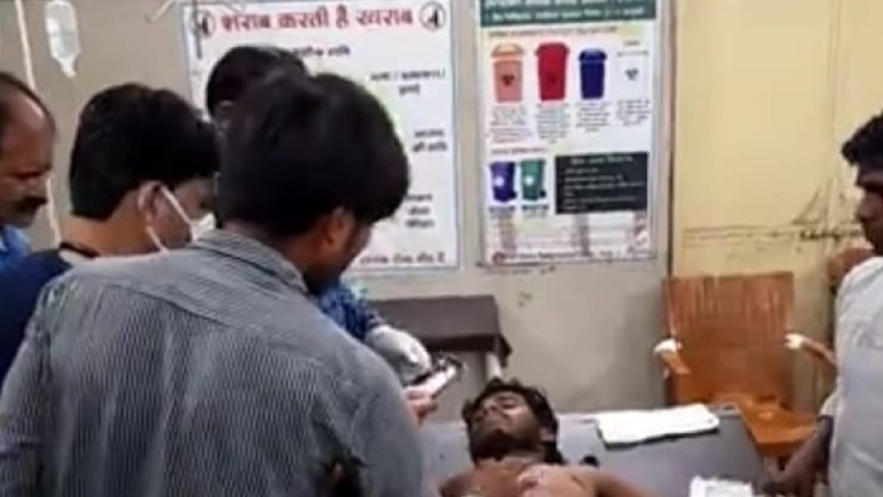 Hand of laborer trapped in thresher while harvesting in Damoh, severed from shoulder