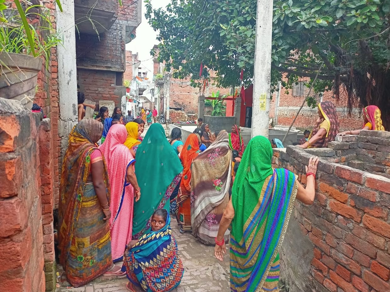Traumatic accident in varanasi child died and his brother injured due roof of a dilapidated house collapsed