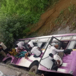 खंडवा से इंदौर के लिए निकली बस नदी में गिर गई।