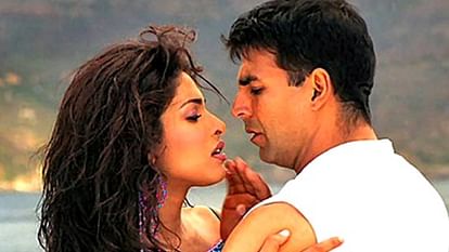 Priyanka Chopra said she embarrassed when Rakesh Roshan watched her assault scene on akshay kumar in Aitraaz