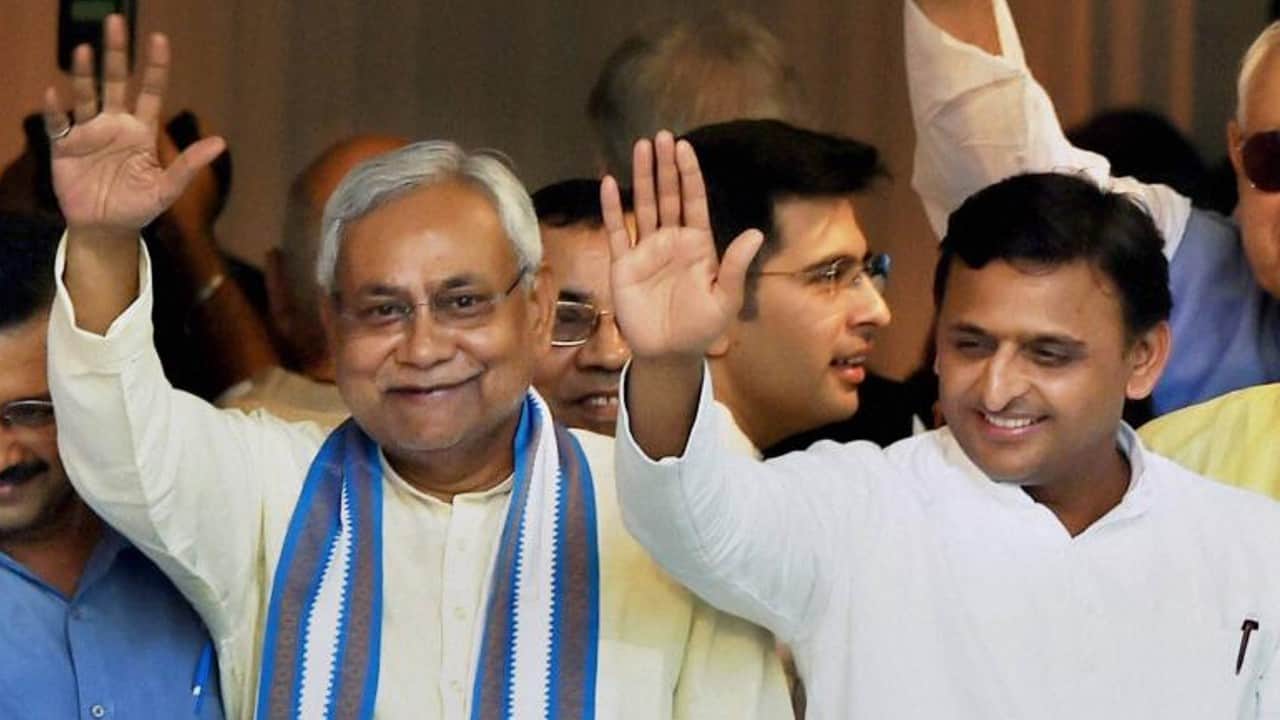 Will Nitish Kumar contest the Lok Sabha elections from UP, how much benifit will get alhilesh yadav?