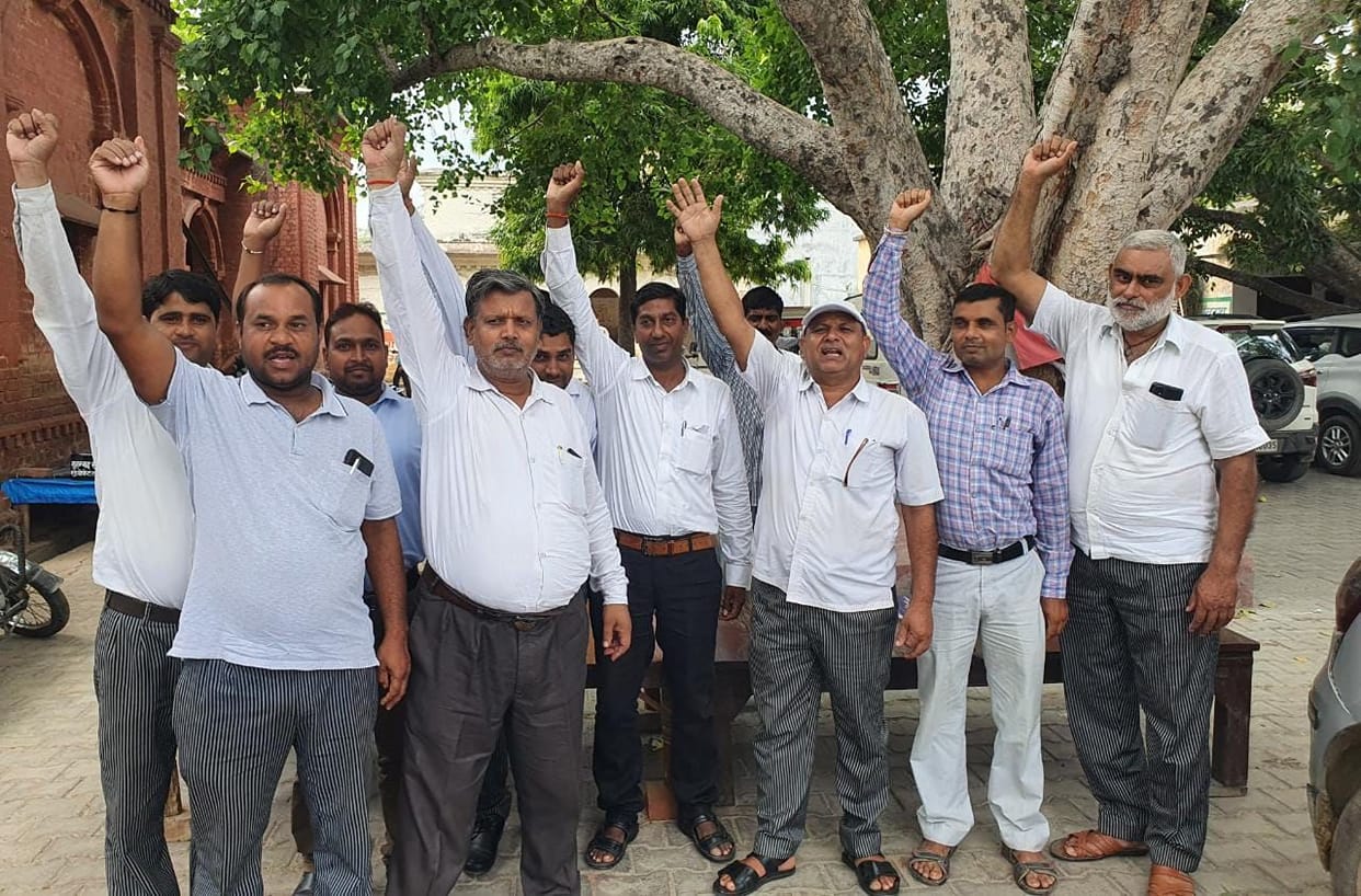 Boycott of courts continued for the ninth day, lawyers demonstrated