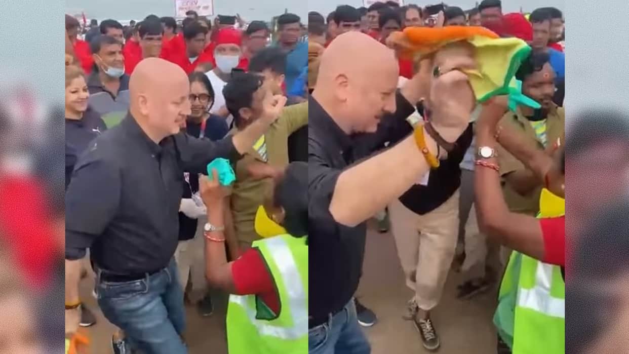 anupam kher dance with woman sanitation worker watch video