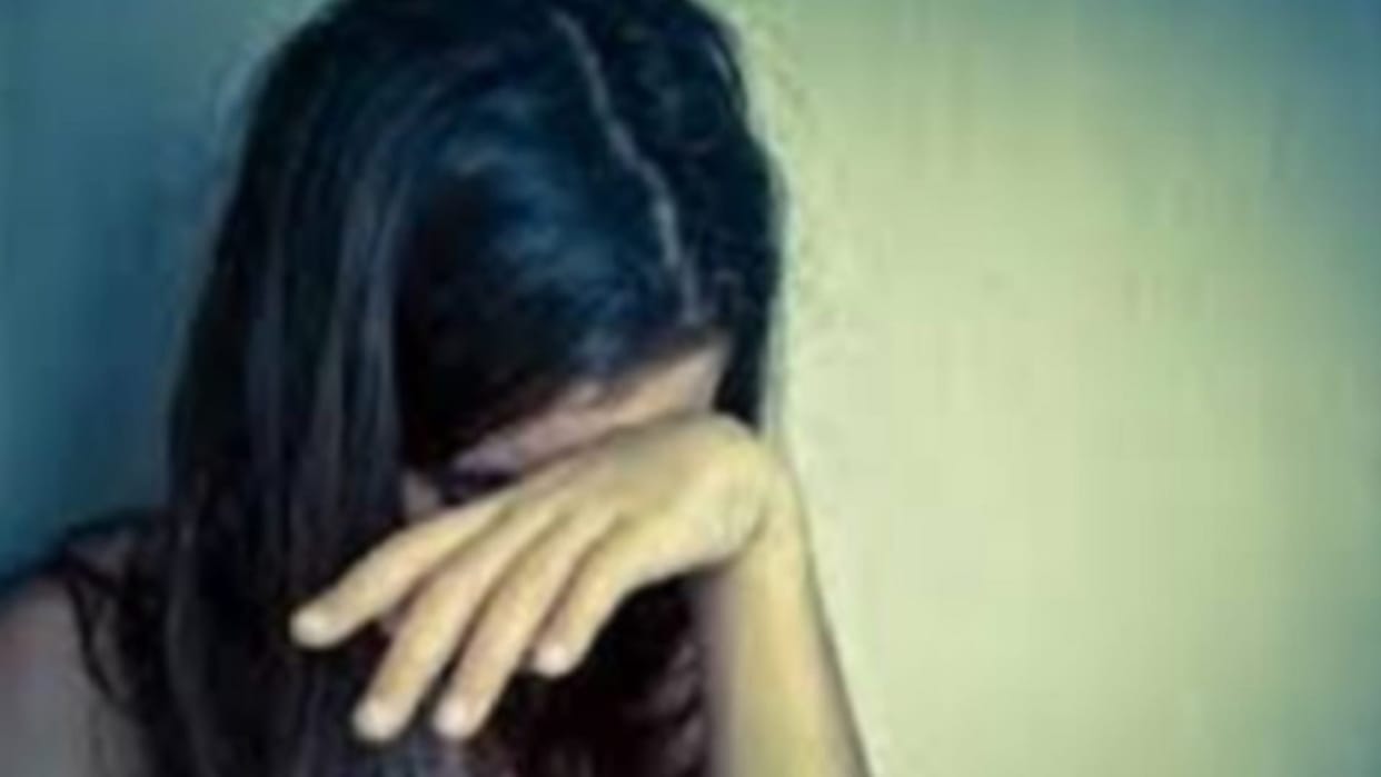 step father did dirty acts with 10 year old daughter In Aligarh