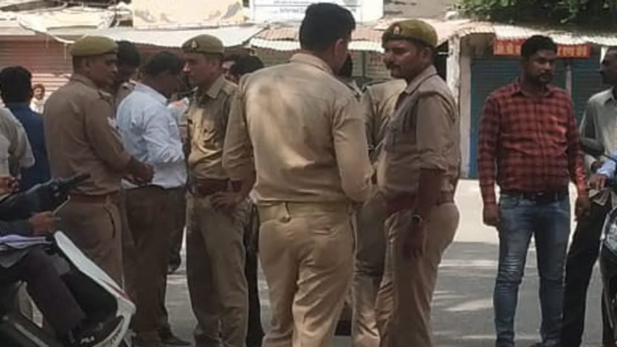 girl family killed young man after picture of girlfriend on whatsapp status in bareilly