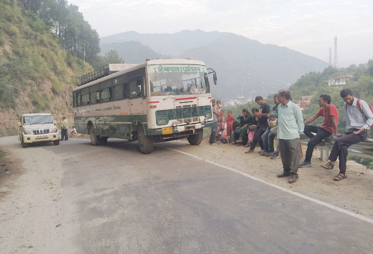Gasp Government Bus Near Bhatalwan