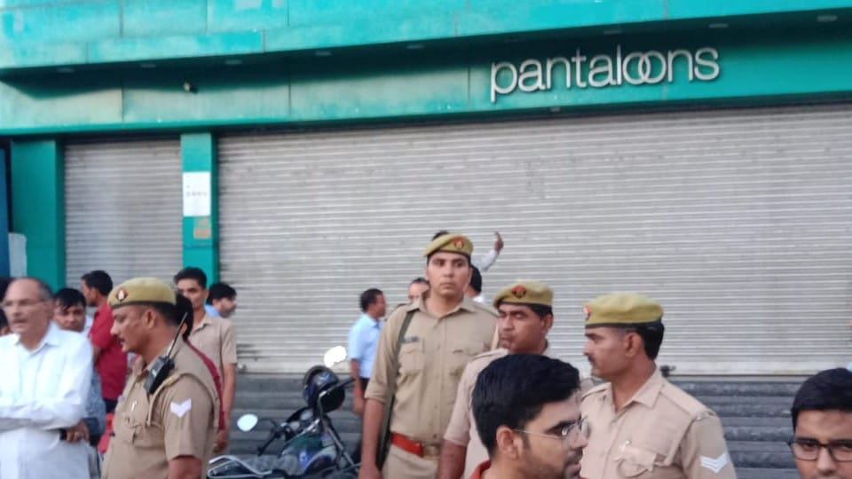 Pentaloom showroom building sealed again in mathura