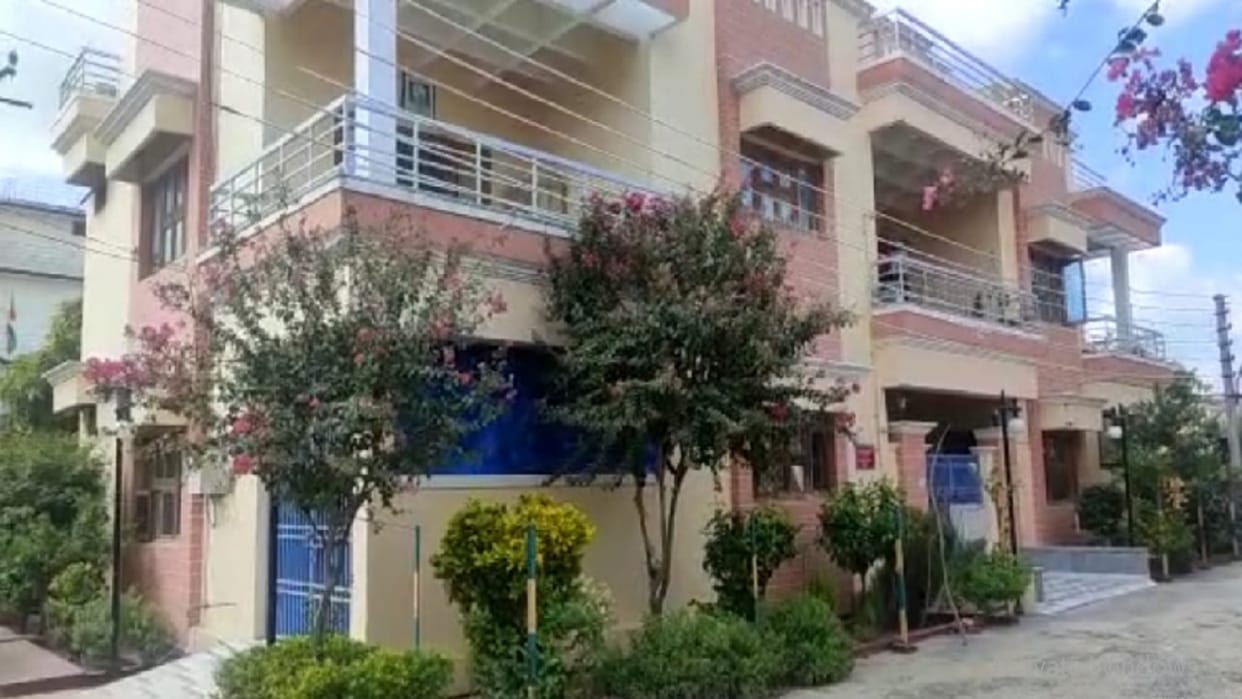 CBI Raid 77 lakh found from JE house in CBI raid in Pilibhit