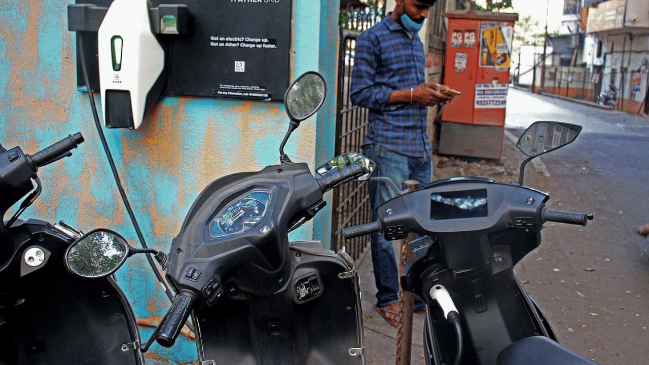 Electric bike and scooty catch fire due to these five reasons, you also know