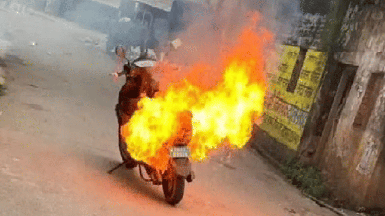 Electric bike and scooty catch fire due to these five reasons, you also know