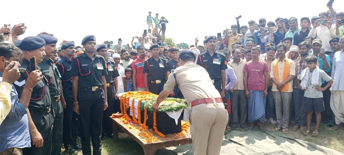 People gathered to bid farewell to Havildar Arvind Chakraborty