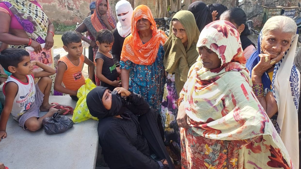 Hardoi, Bike rider dies after being hit by broken electric wire