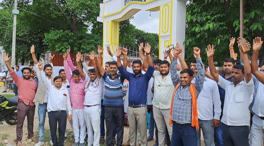 Hardoi, Principal protested demanding arrest