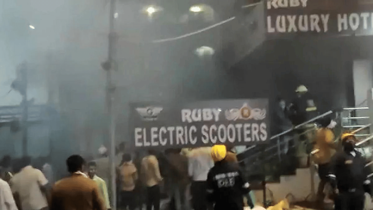 MoRTH orders enquiry into Secunderabad E bike showroom fire